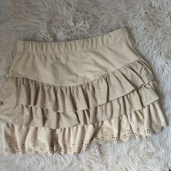 Your Basic Look Suede Pleated Tiered Eyelet Mini Skirt Size Small - Picture 2 of 10